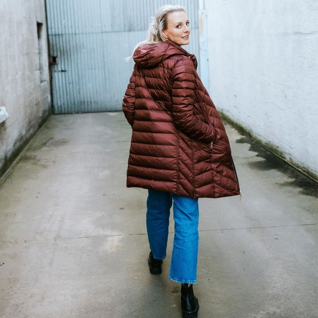 Arnie Women's 90/10 Reversible Down Coat - Black/Cabernet